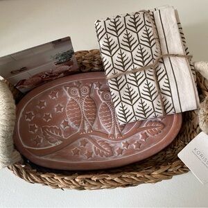 New In Box Korissa Bread Warmer & Basket Gift Set W/Tea Towel Owl Oval MSRP $78